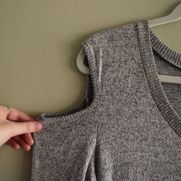 Just U In Gray Shoulder cut out Sweater - Picture 4 of 6